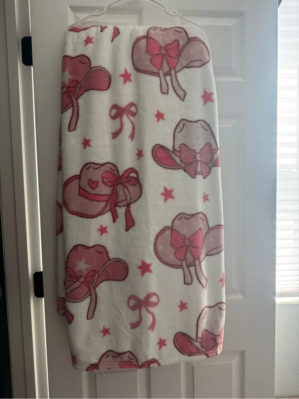 Pink Cowboy Hat Pattern Plush Throw Blanket